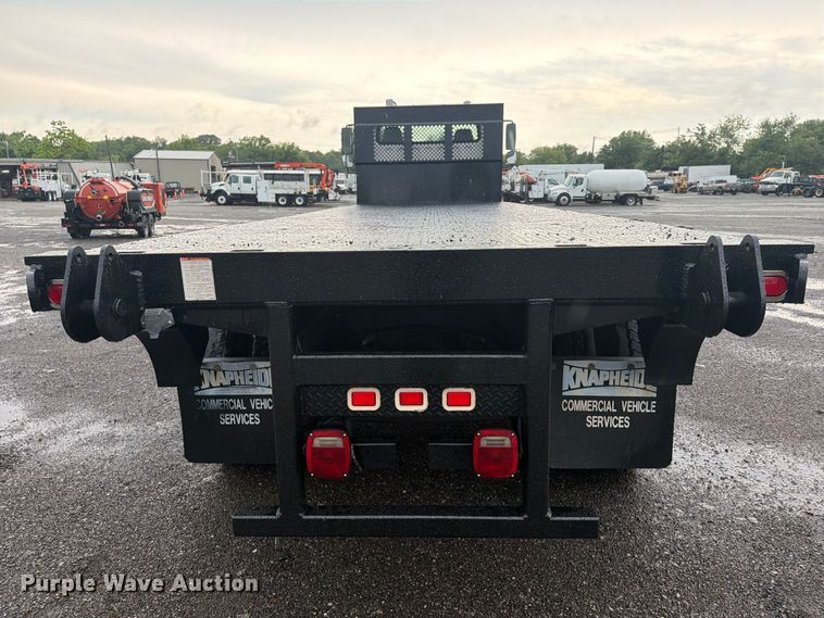 image for item EG9230 2013 Freightliner 114SD flatbed truck