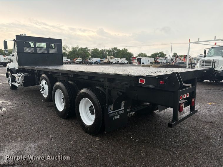 image for item EG9230 2013 Freightliner 114SD flatbed truck