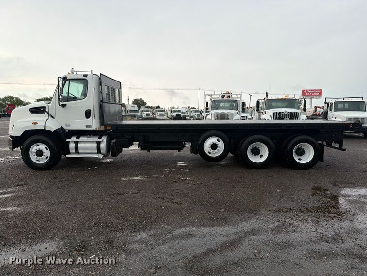 image for item EG9230 2013 Freightliner 114SD flatbed truck