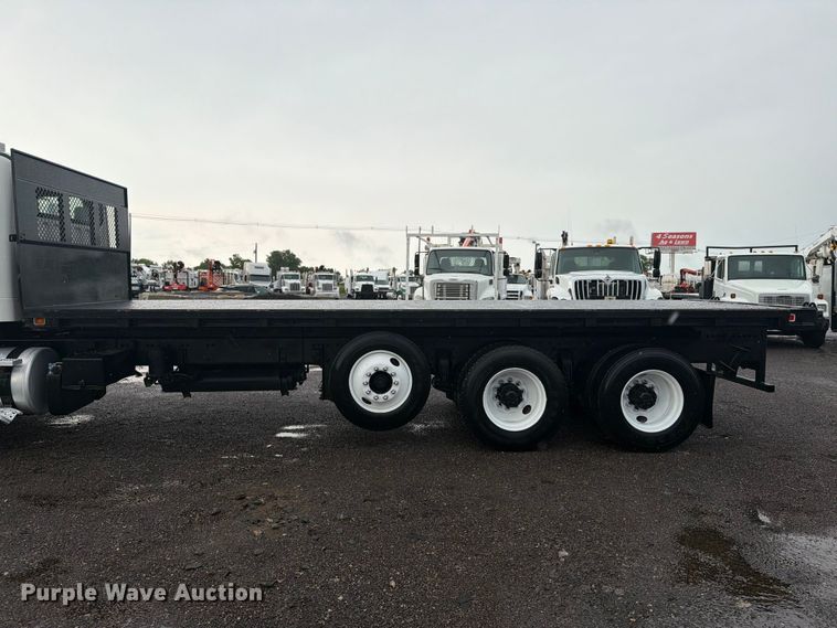 image for item EG9230 2013 Freightliner 114SD flatbed truck