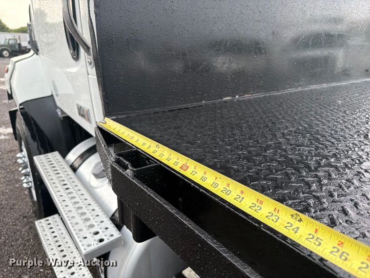 image for item EG9230 2013 Freightliner 114SD flatbed truck
