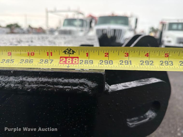 image for item EG9230 2013 Freightliner 114SD flatbed truck