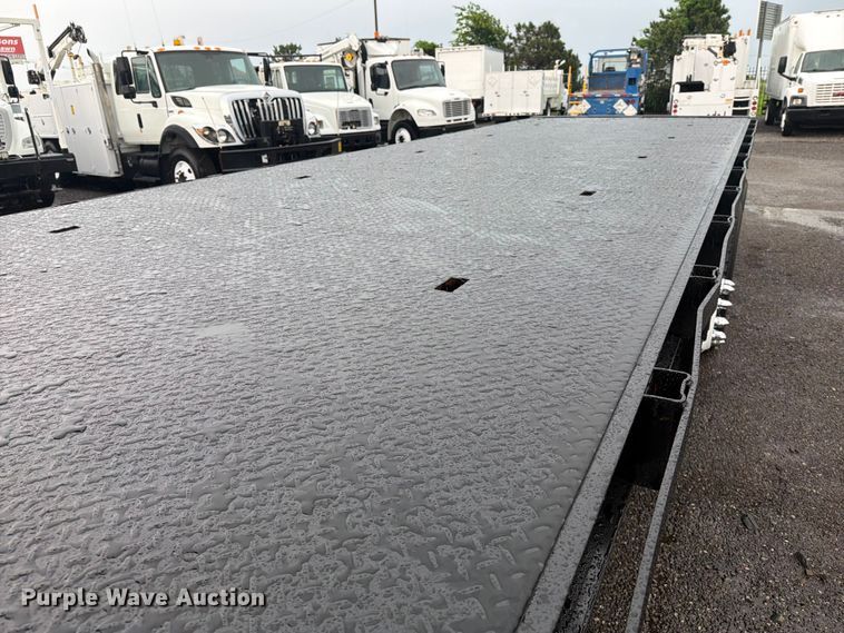 image for item EG9230 2013 Freightliner 114SD flatbed truck