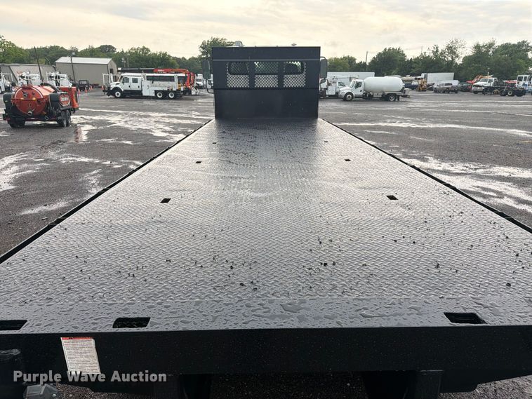 image for item EG9230 2013 Freightliner 114SD flatbed truck