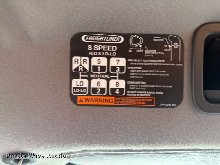 image for item EG9230 2013 Freightliner 114SD flatbed truck