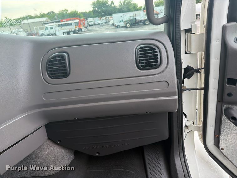 image for item EG9230 2013 Freightliner 114SD flatbed truck