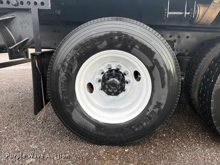 image for item EG9230 2013 Freightliner 114SD flatbed truck