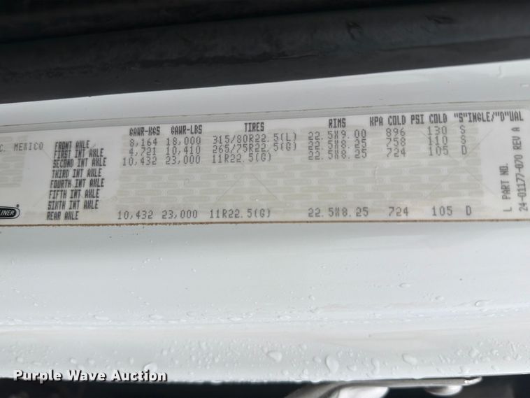 image for item EG9230 2013 Freightliner 114SD flatbed truck