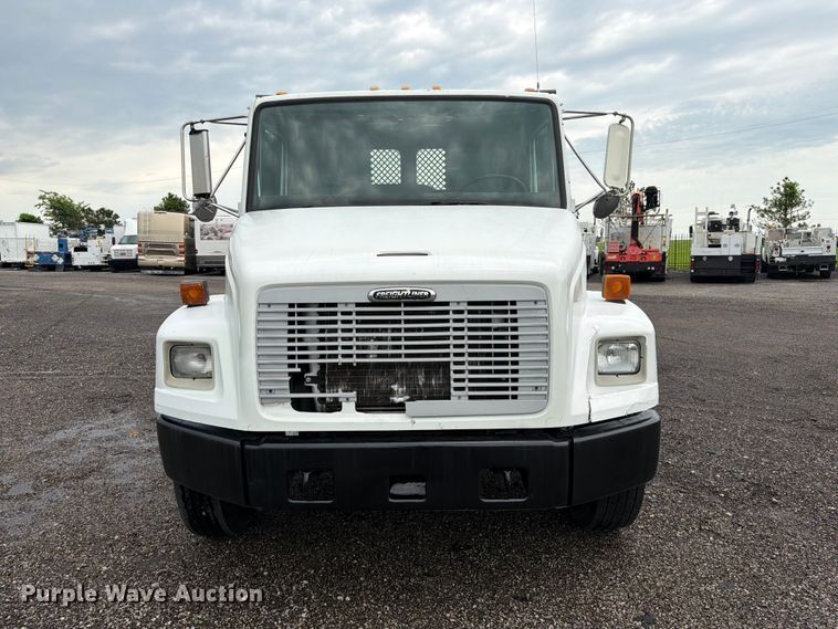 image for item EG9233 2000 Freightliner FL70 flatbed truck