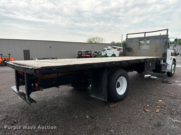 image for item EG9233 2000 Freightliner FL70 flatbed truck