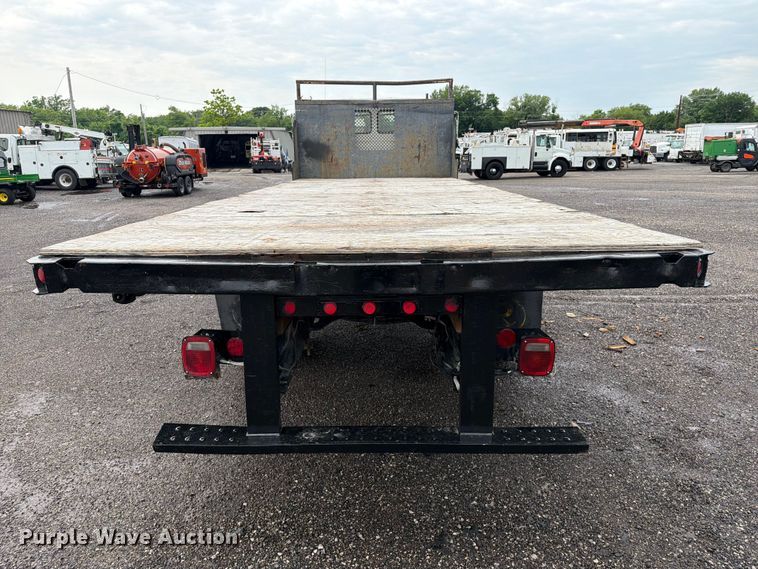 image for item EG9233 2000 Freightliner FL70 flatbed truck