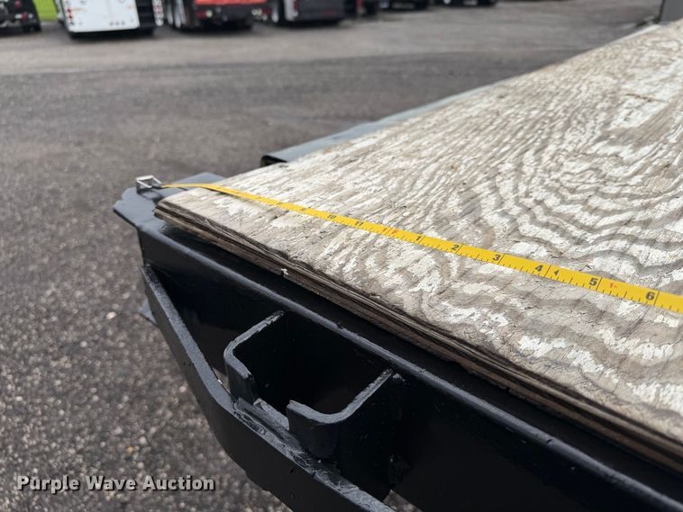 image for item EG9233 2000 Freightliner FL70 flatbed truck