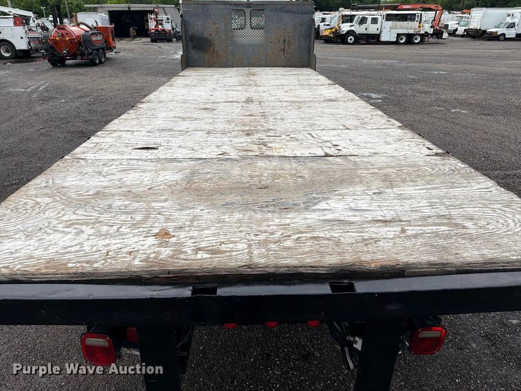 image for item EG9233 2000 Freightliner FL70 flatbed truck