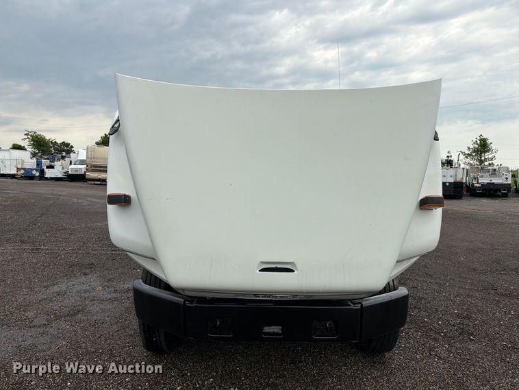 image for item EG9233 2000 Freightliner FL70 flatbed truck