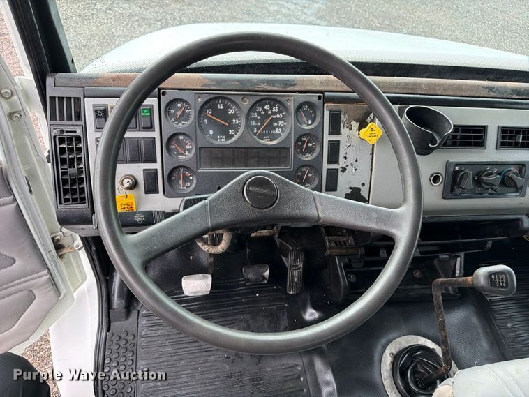 image for item EG9233 2000 Freightliner FL70 flatbed truck
