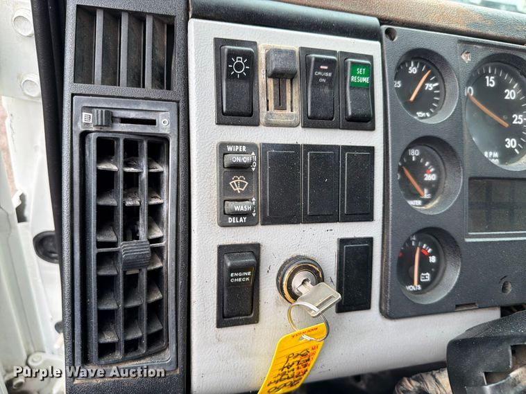 image for item EG9233 2000 Freightliner FL70 flatbed truck