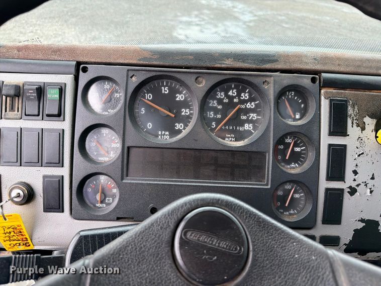 image for item EG9233 2000 Freightliner FL70 flatbed truck