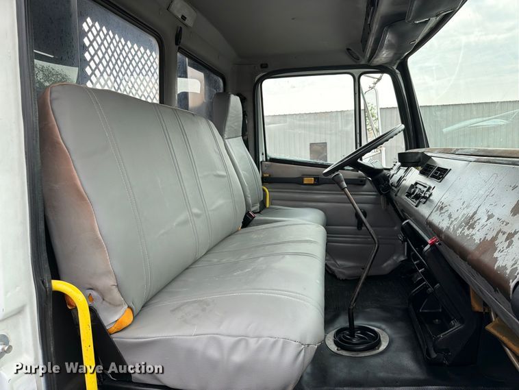image for item EG9233 2000 Freightliner FL70 flatbed truck