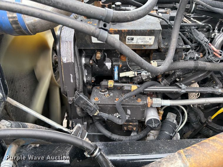 image for item EG9233 2000 Freightliner FL70 flatbed truck