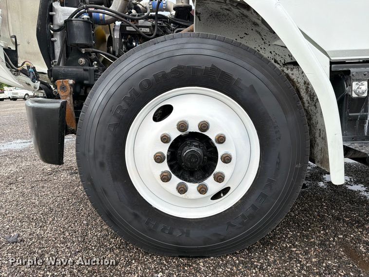 image for item EG9233 2000 Freightliner FL70 flatbed truck