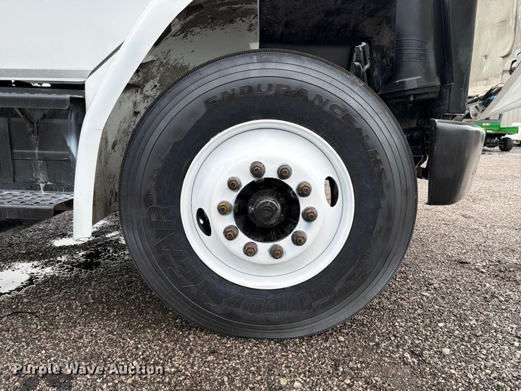 image for item EG9233 2000 Freightliner FL70 flatbed truck