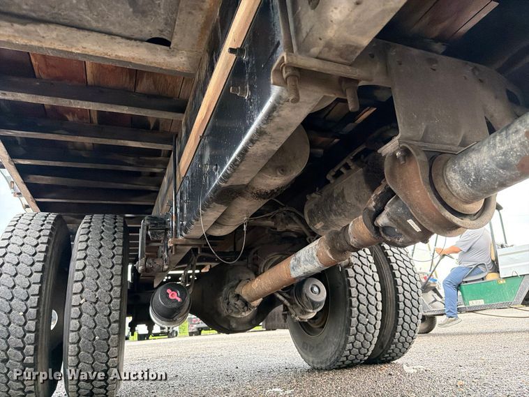 image for item EG9233 2000 Freightliner FL70 flatbed truck