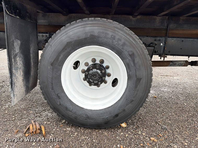 image for item EG9233 2000 Freightliner FL70 flatbed truck
