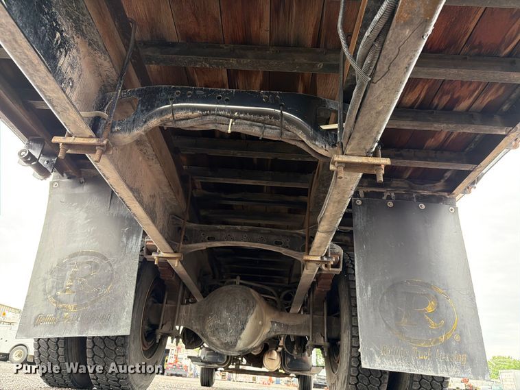 image for item EG9233 2000 Freightliner FL70 flatbed truck