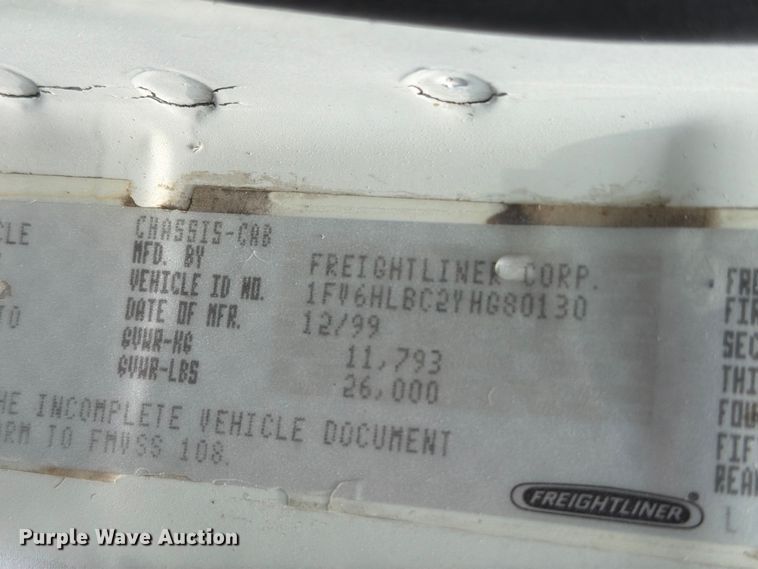 image for item EG9233 2000 Freightliner FL70 flatbed truck