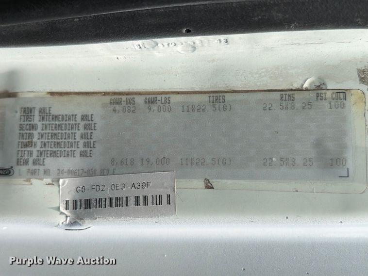image for item EG9233 2000 Freightliner FL70 flatbed truck