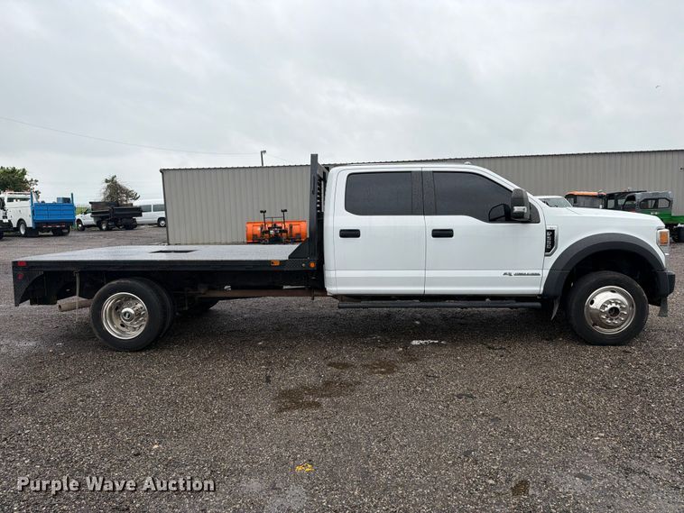 image for item EG9240 2022 Ford F550 Super Duty Crew Cab flatbed truck