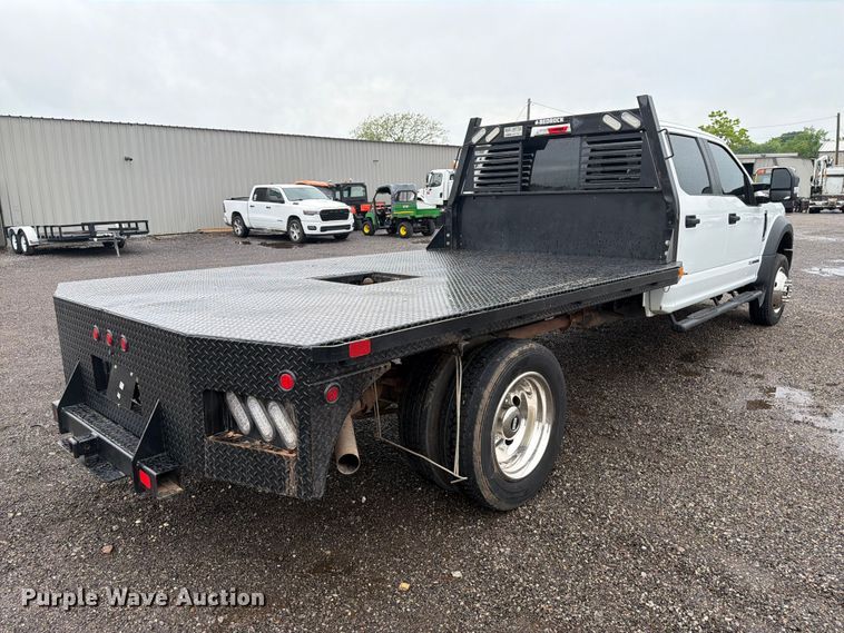 image for item EG9240 2022 Ford F550 Super Duty Crew Cab flatbed truck