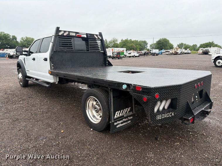 image for item EG9240 2022 Ford F550 Super Duty Crew Cab flatbed truck