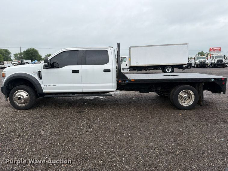 image for item EG9240 2022 Ford F550 Super Duty Crew Cab flatbed truck