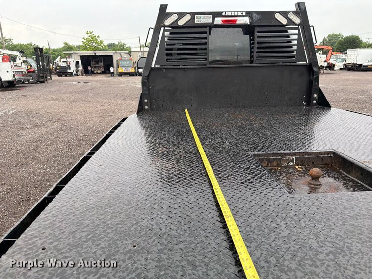 image for item EG9240 2022 Ford F550 Super Duty Crew Cab flatbed truck
