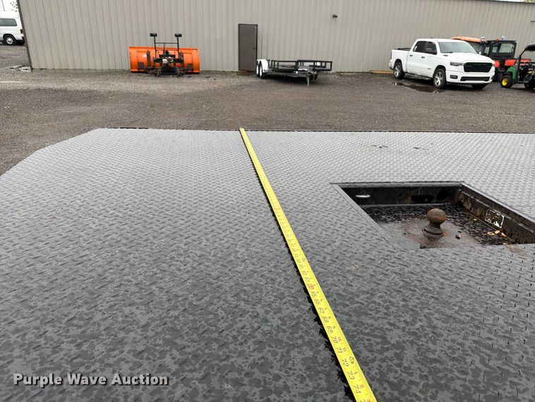 image for item EG9240 2022 Ford F550 Super Duty Crew Cab flatbed truck
