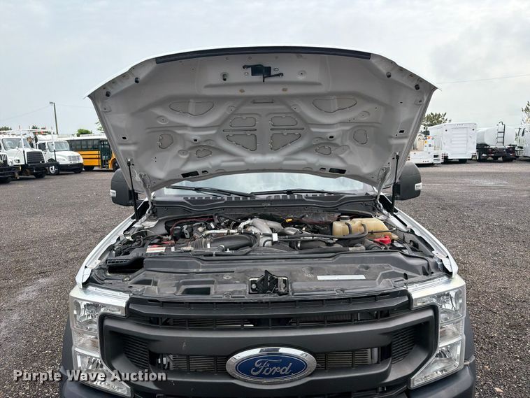 image for item EG9240 2022 Ford F550 Super Duty Crew Cab flatbed truck