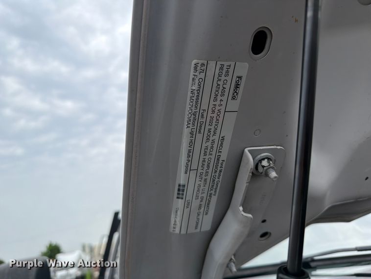 image for item EG9240 2022 Ford F550 Super Duty Crew Cab flatbed truck