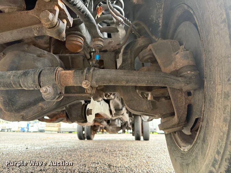 image for item EG9240 2022 Ford F550 Super Duty Crew Cab flatbed truck