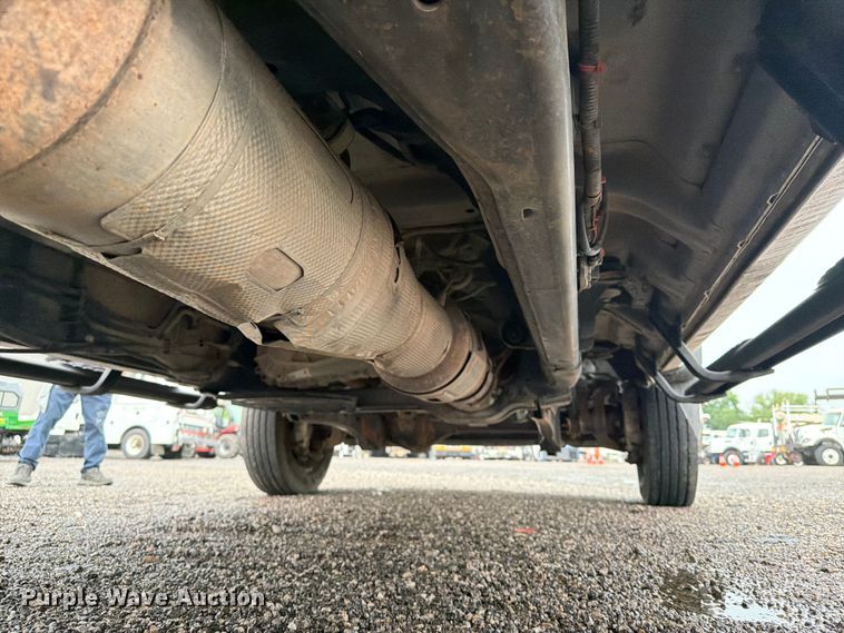 image for item EG9240 2022 Ford F550 Super Duty Crew Cab flatbed truck