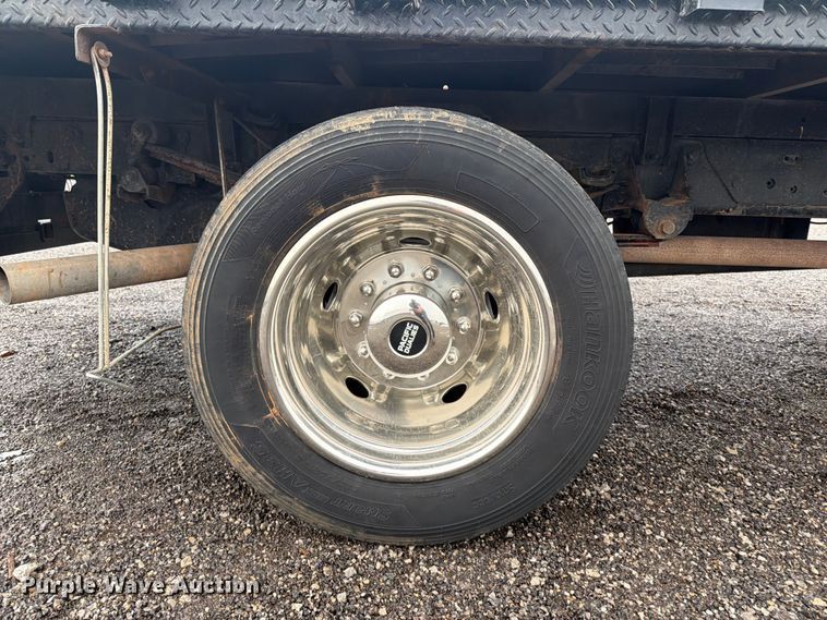 image for item EG9240 2022 Ford F550 Super Duty Crew Cab flatbed truck