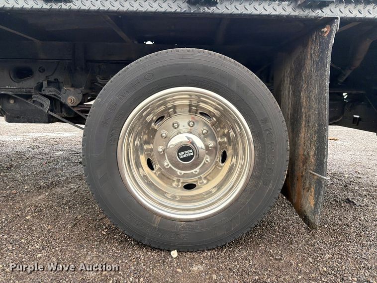 image for item EG9240 2022 Ford F550 Super Duty Crew Cab flatbed truck