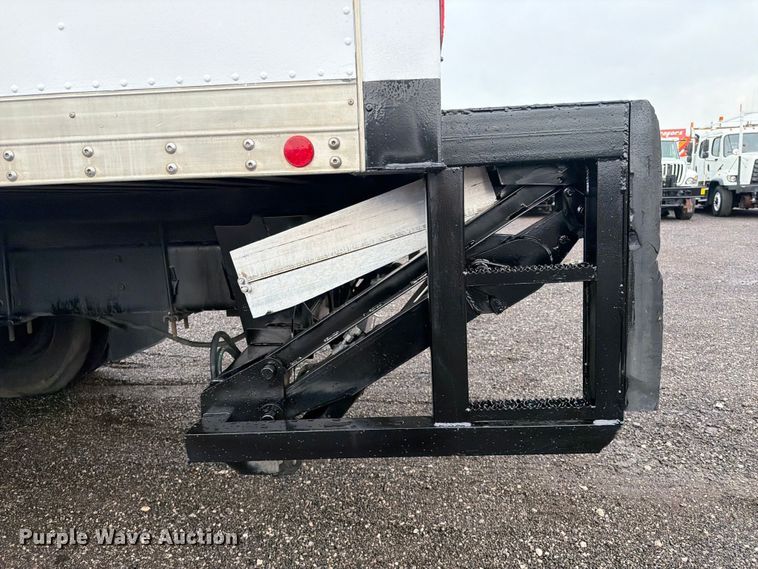 image for item EG9241 2005 Freightliner Business Class M2 box truck
