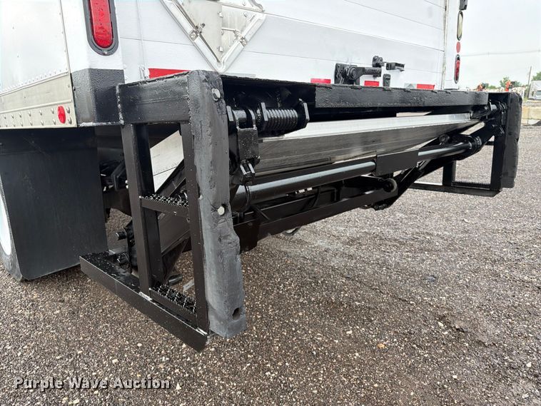 image for item EG9241 2005 Freightliner Business Class M2 box truck