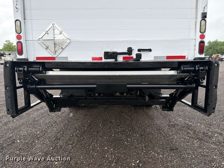 image for item EG9241 2005 Freightliner Business Class M2 box truck