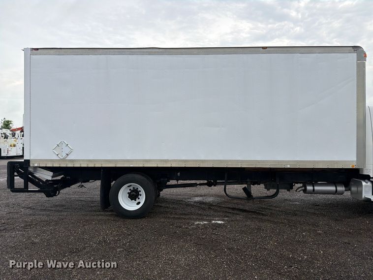 image for item EG9241 2005 Freightliner Business Class M2 box truck