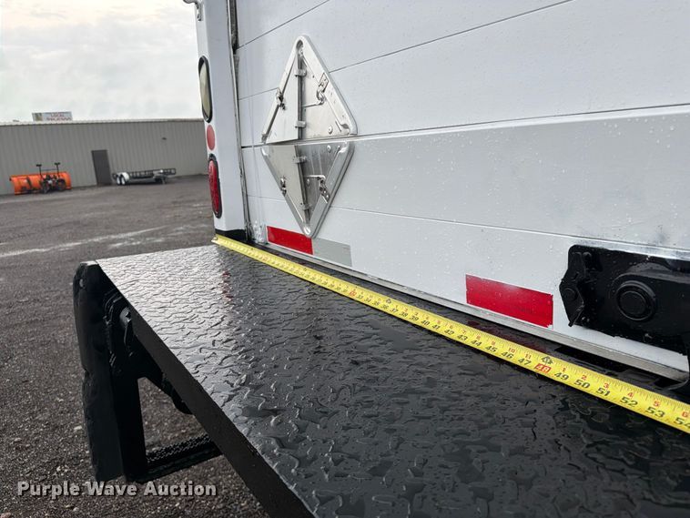 image for item EG9241 2005 Freightliner Business Class M2 box truck