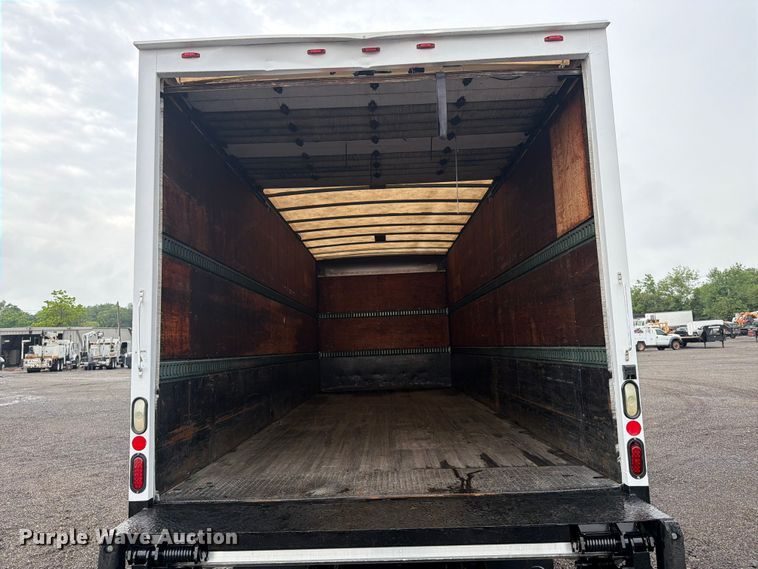 image for item EG9241 2005 Freightliner Business Class M2 box truck