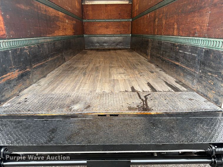 image for item EG9241 2005 Freightliner Business Class M2 box truck