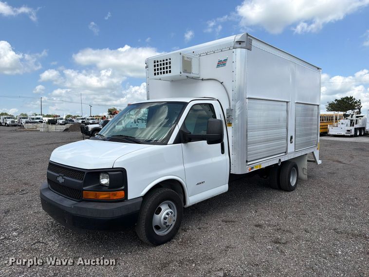 2015 Chevrolet Express 4500 refrigerated delivery truck